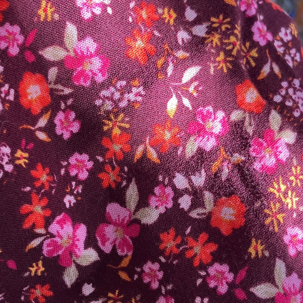 Old Navy Large Maroon With Yellow, Red & Pink Flowers Short-Sleeved Ankle Length - Picture 6 of 6